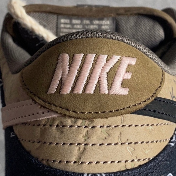 Travis Scott X SB Dunk Low - Picture 5 of 16